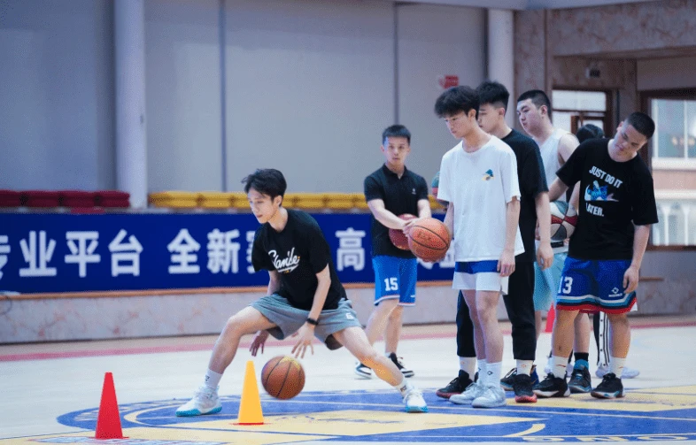 篮球训练时英语专业术语_0